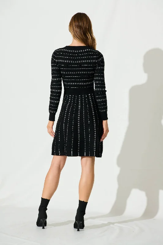 damsel-knit-dress-in-black-with-white-stripe