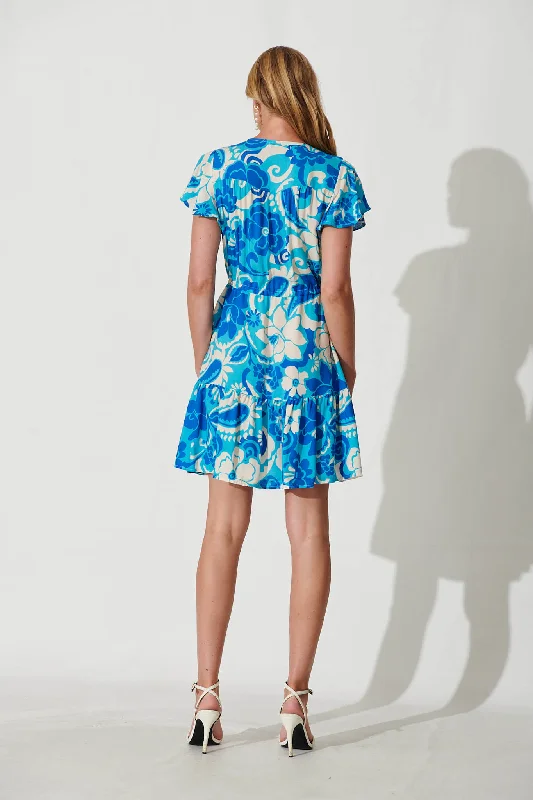 jess-dress-in-blue-flower-print