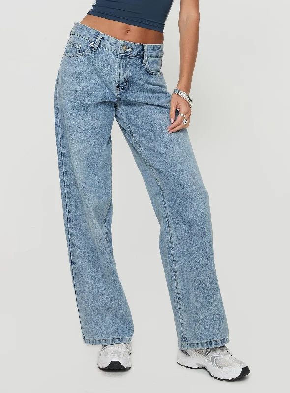 serenitia-mid-rise-relaxed-jeans-light-wash-1