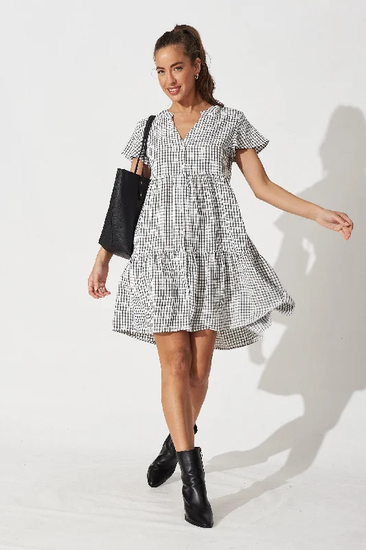 Shelby Shirt Dress In White With Black Check